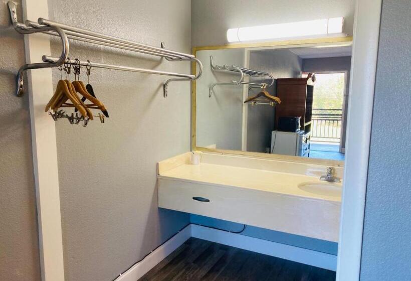スタンダードルーム, Traveler's Place Inn & Suites