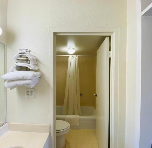 スタンダードルーム, Traveler's Place Inn & Suites