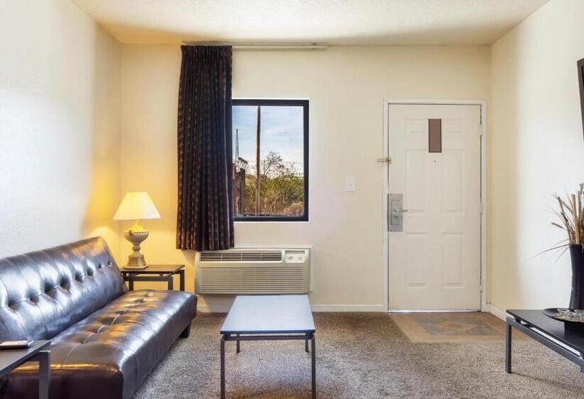Люкс, Traveler's Place Inn & Suites