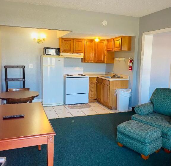 スイート, Traveler's Place Inn & Suites