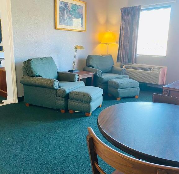Люкс, Traveler's Place Inn & Suites