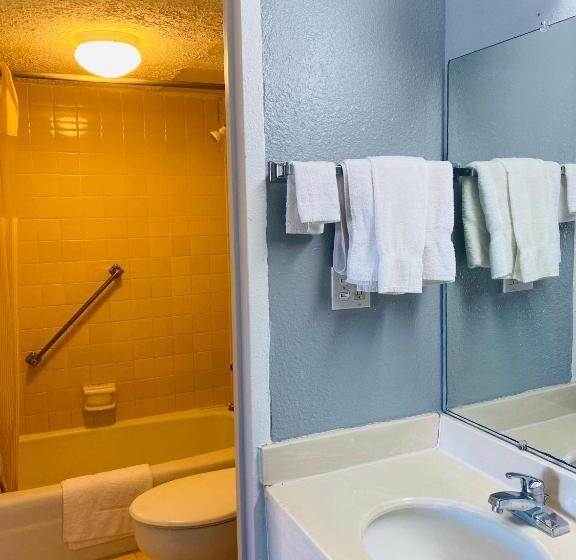 スイート, Traveler's Place Inn & Suites