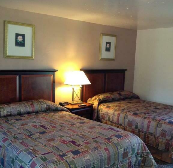 Номер Стандарт 2 Двуспальные Кровати, Ridge Top Motel   Bryson City