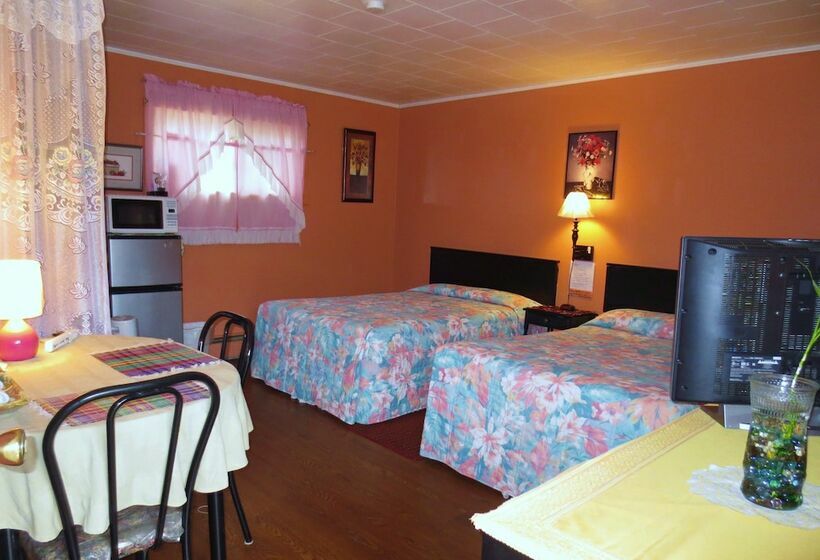 Номер Стандарт 2 Двуспальные Кровати, Four Seasons Motel