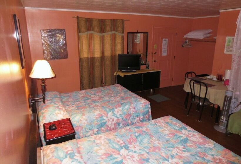 Номер Стандарт 2 Двуспальные Кровати, Four Seasons Motel