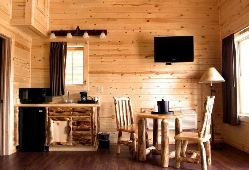 בקתה, Cabins Of Mackinac & Lodge