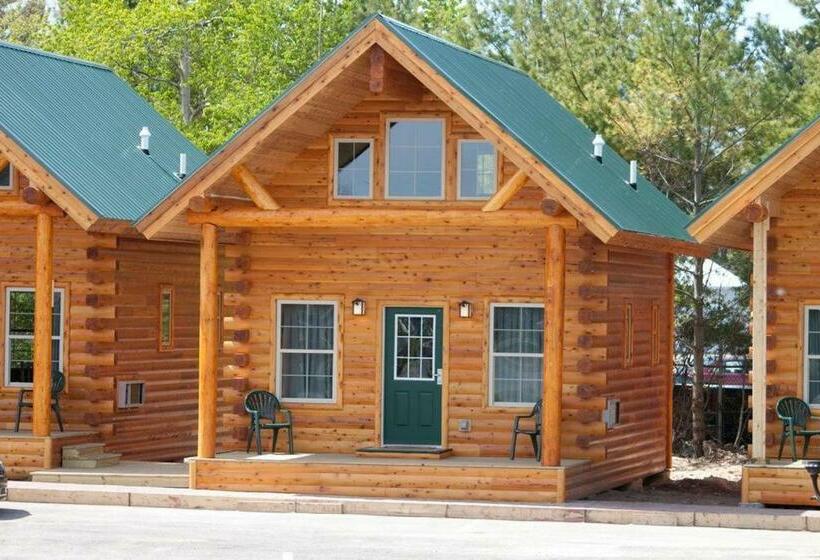 Family Suite, Cabins Of Mackinac & Lodge