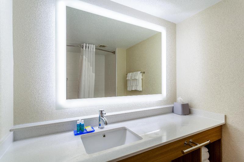 스위트 킹사이즈 침대, Holiday Inn Express & Suites Cedar Falls   Waterloo, An Ihg