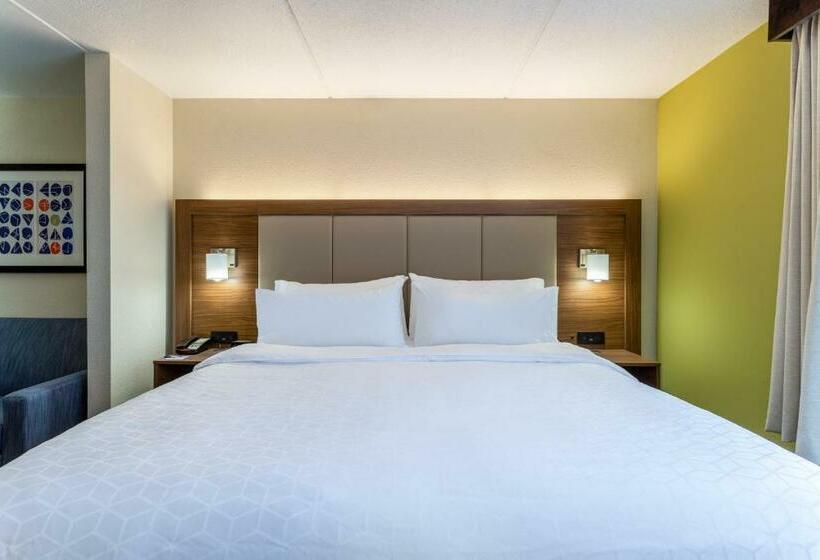 장애인을 위한 스위트, Holiday Inn Express & Suites Cedar Falls   Waterloo, An Ihg