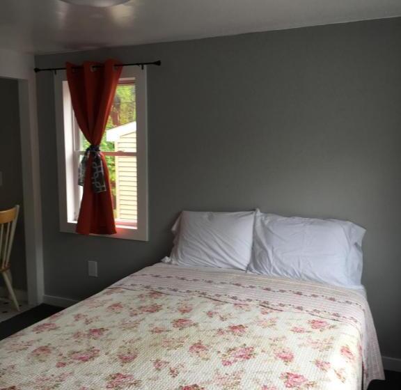 Хижина, Northeaster Motel