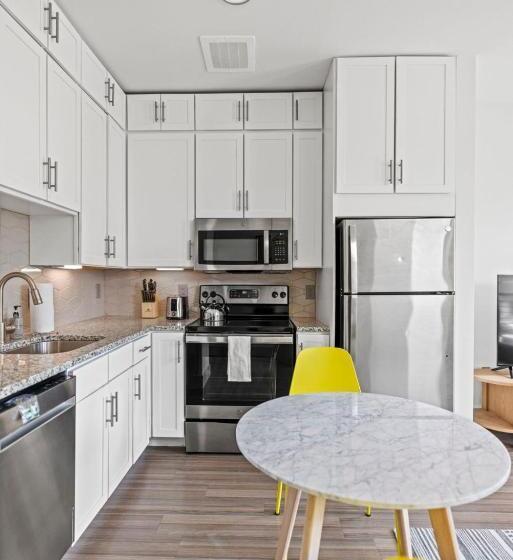 סטודיו סופריור, Placemakr Downtown Austin