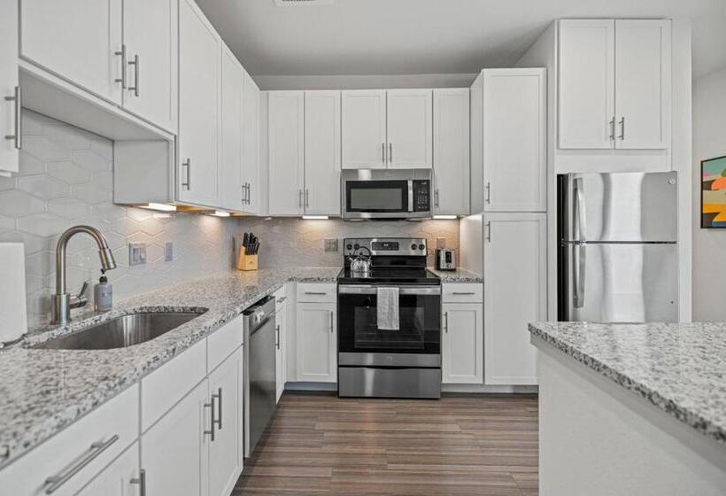 דירת חדר, Placemakr Downtown Austin