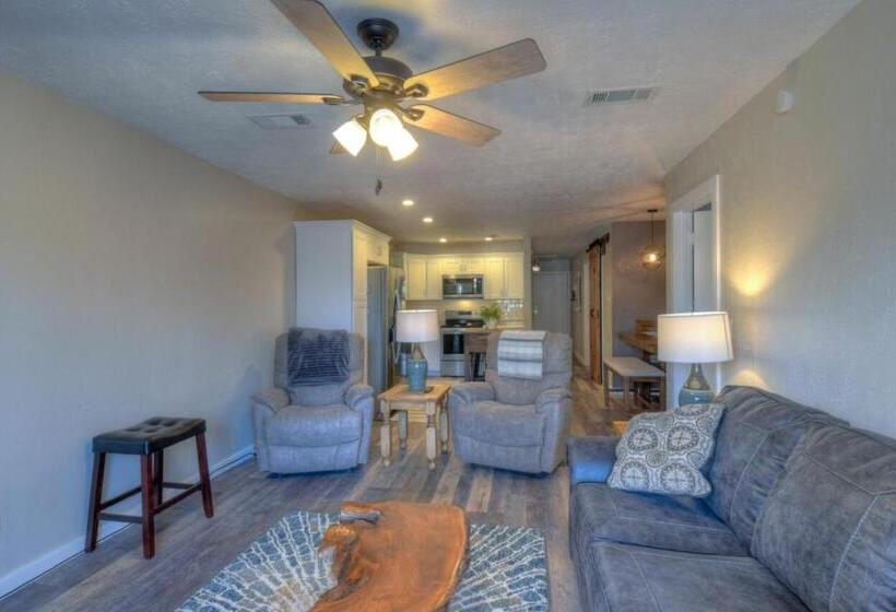Апартаменты 3 Спальни, Sundowner Stay On Lake Lbj!