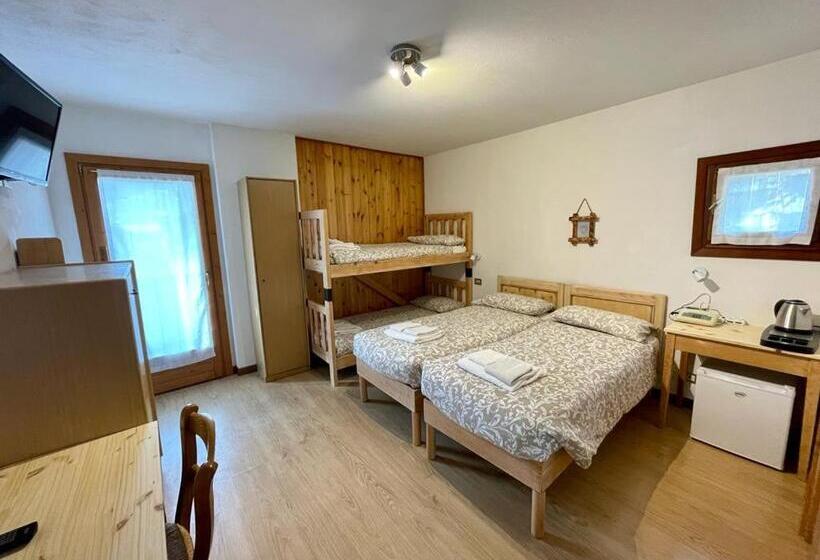 발코니가 있는 4인용 스탠다드 룸, Ambassador Rooms In Bormio, Solo Camera Senza Colazione
