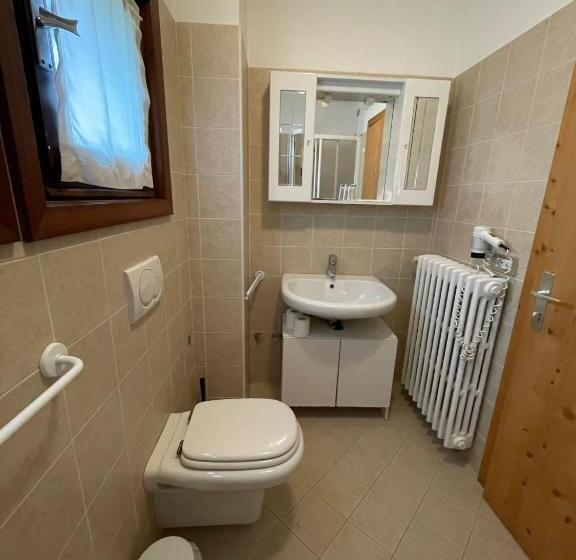 발코니가 있는 4인용 스탠다드 룸, Ambassador Rooms In Bormio, Solo Camera Senza Colazione