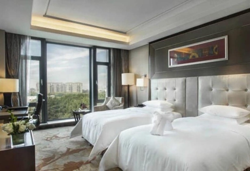 جناح ديلوكس, Tanglong International