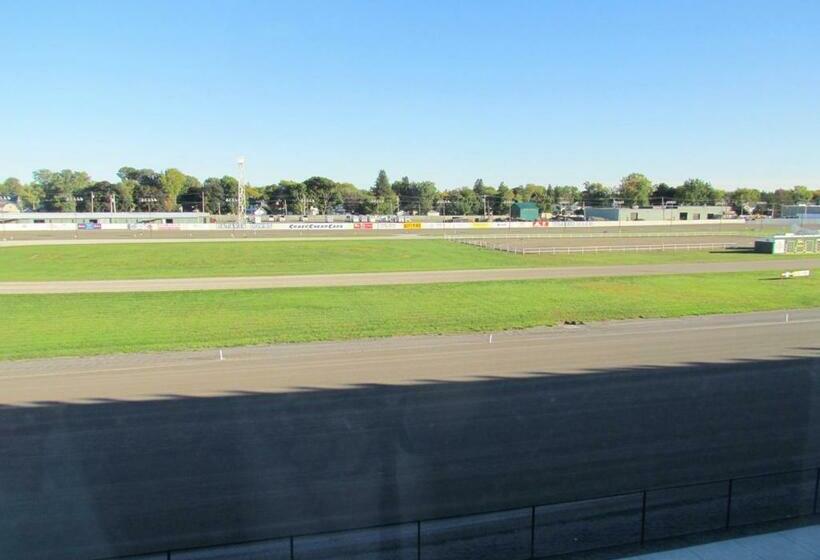 Стандартный Номер Кровать Кинг, At Batavia Downs