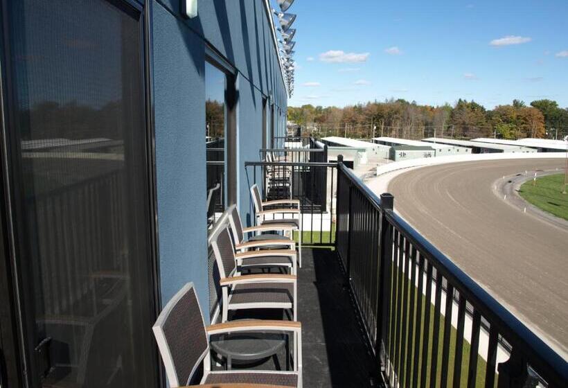Люкс Кровать Кинг, At Batavia Downs