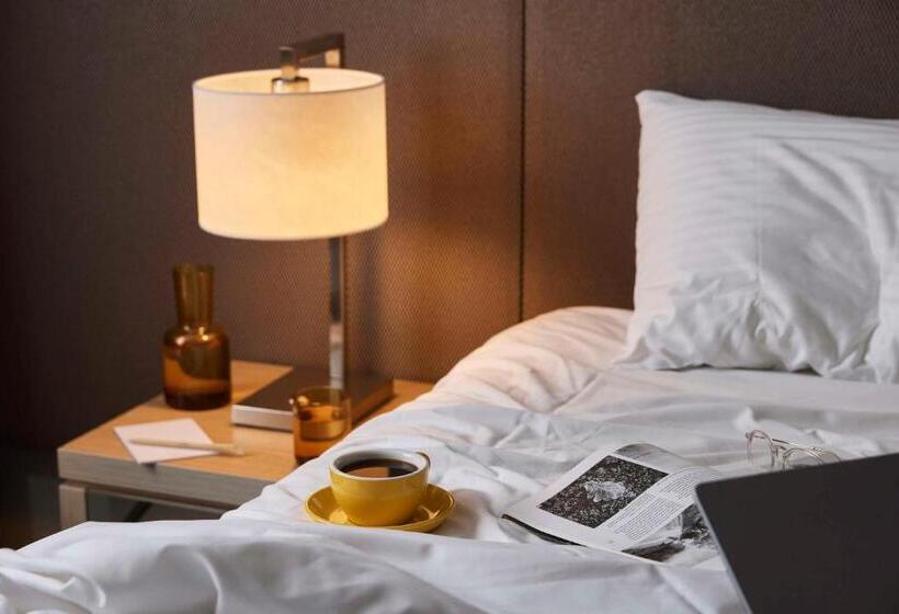 豪华三人间, Atura Dandenong