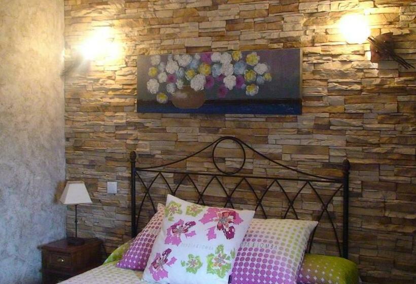 スタンダードルーム, Posada Las Tres Mentiras De Santillana Del Mar