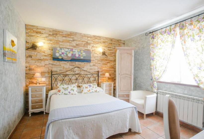 スタンダードルーム, Posada Las Tres Mentiras De Santillana Del Mar