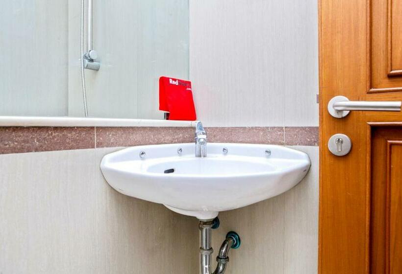 Номер Deluxe, Residences By Reddoorz Near Rumah Mode
