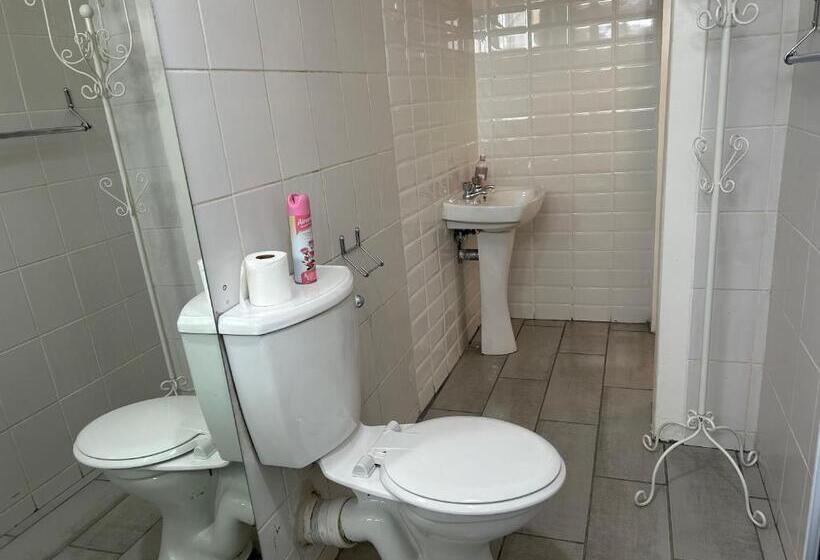 חדר סטנדרט, The Solomon Guest House