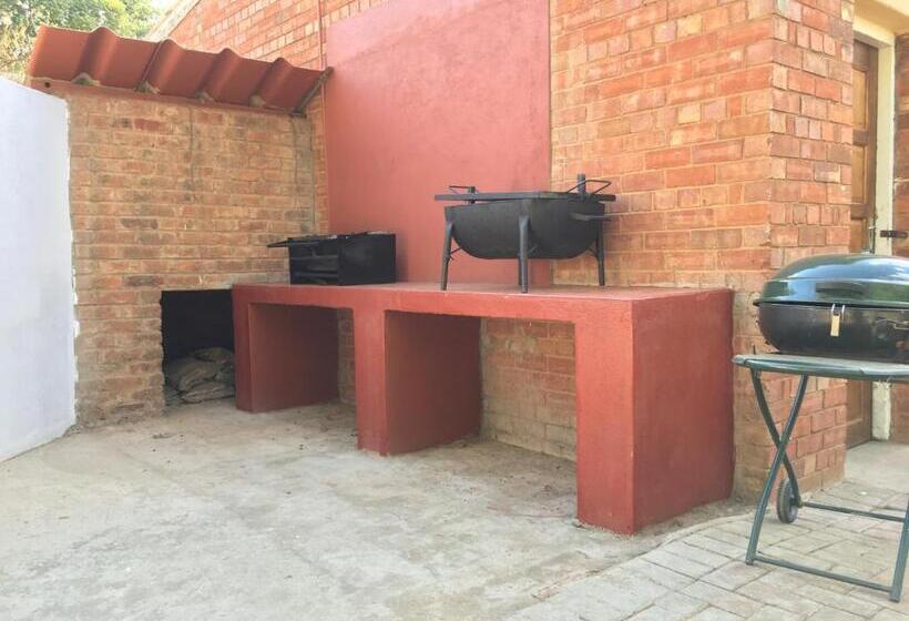 Студия Стандарт, The Solomon Guest House