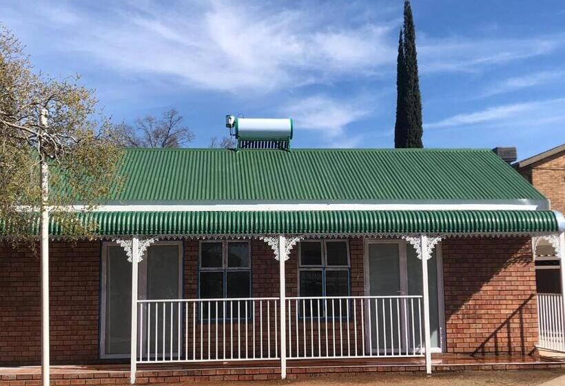 חדר סטנדרט לארבעה, The Solomon Guest House