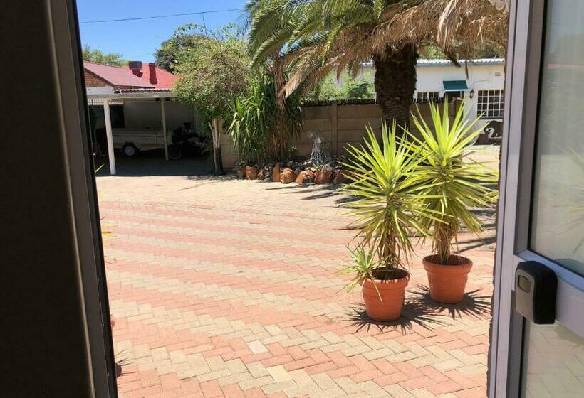اتاق استاندارد, The Solomon Guest House