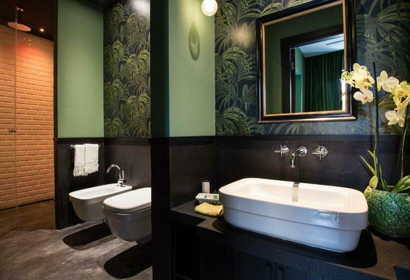 سوییت جونیور با بالکن, Velona's Jungle Luxury Suites