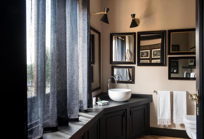 سوییت جونیور, Velona's Jungle Luxury Suites