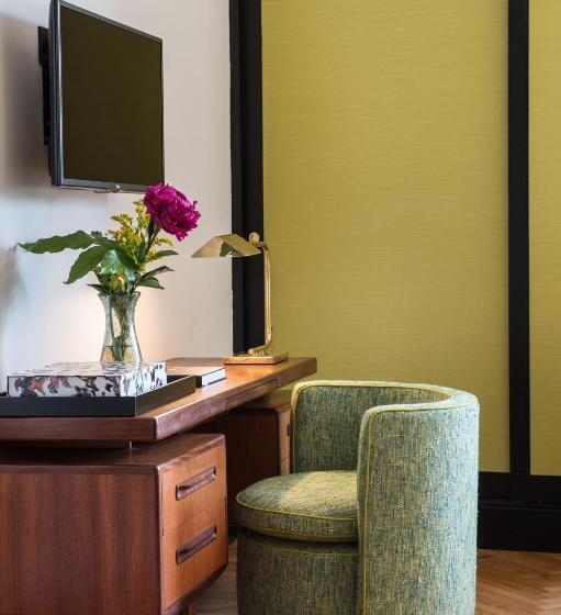 اتاق لوکس با بالکن, Velona's Jungle Luxury Suites