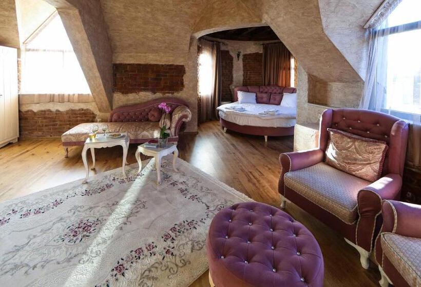 Люкс Вид на Бассейн, Royal Valentina Castle