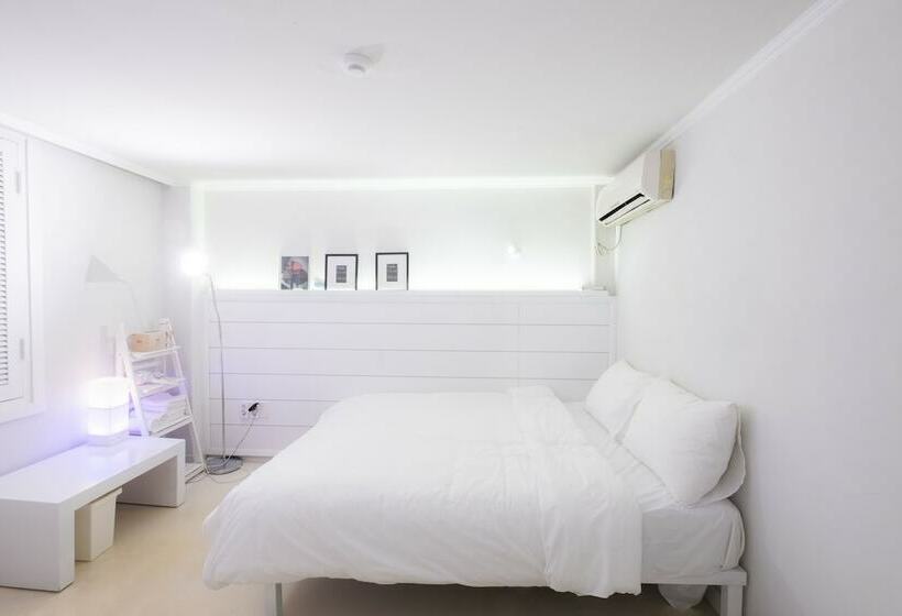 Номер Стандарт, Canvas Hostel