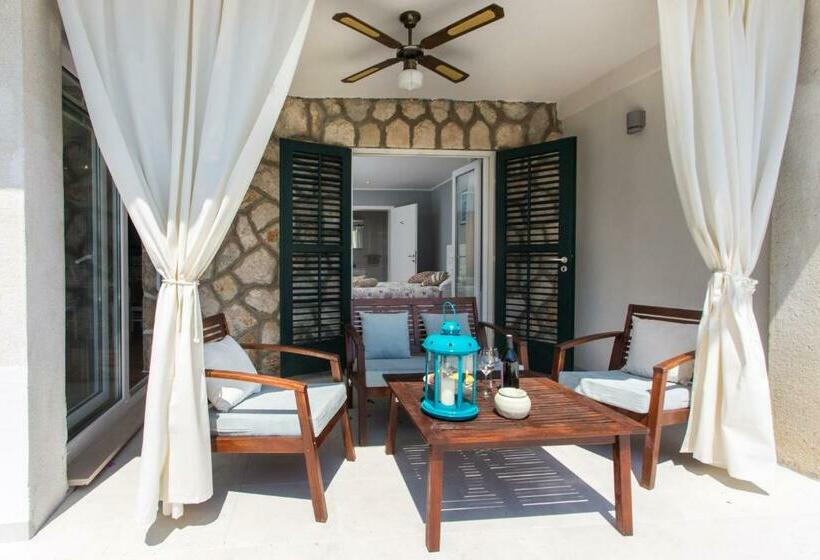 Апартаменты 1 Спальня с Террасой Вид на Море, Apartments Villa Mirjana