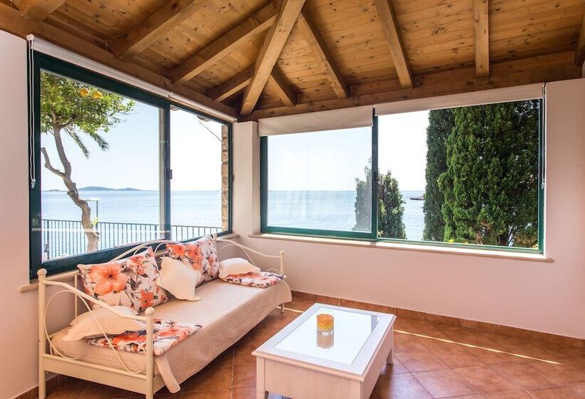 Апартаменты 1 Спальня с Террасой Вид на Море, Apartments Villa Mirjana