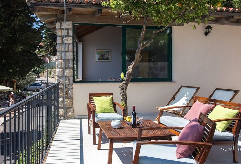 Апартаменты 1 Спальня с Террасой Вид на Море, Apartments Villa Mirjana