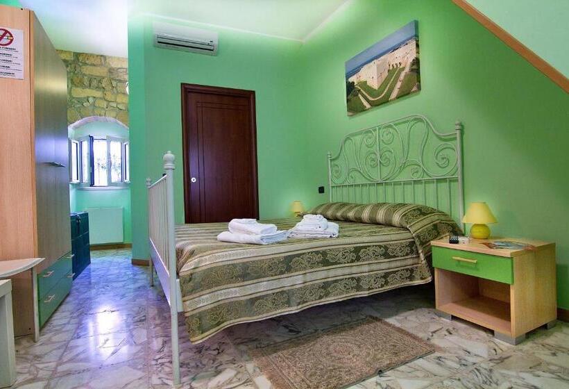 اتاق خانوادگی, B&b Eraclio