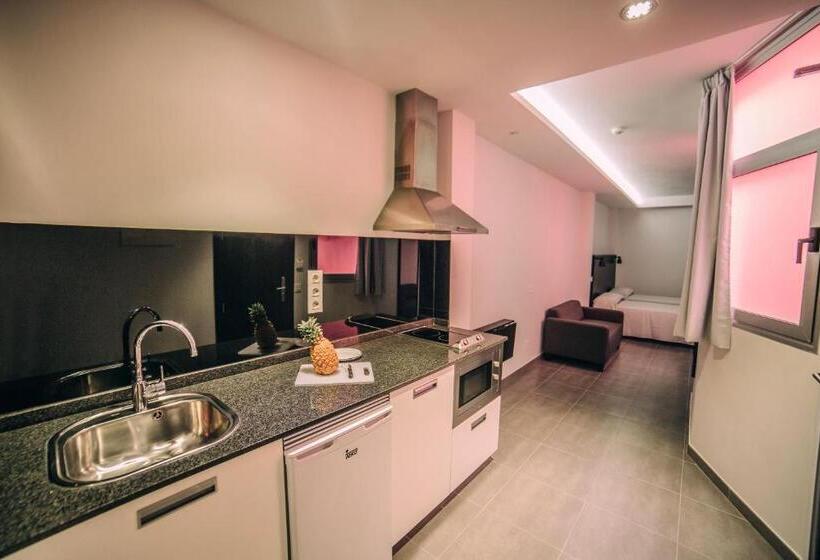 インサイドのスタンダードスタジオ, Mannix Urban Apartments