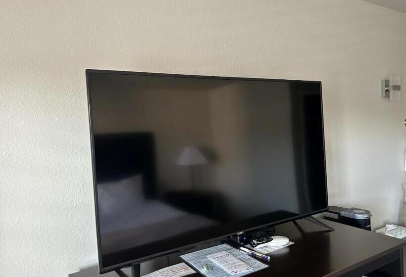 Номер Стандарт, Four Sevens Motel