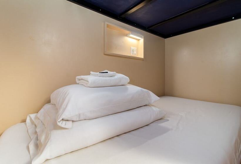 공동 객실, The Bunkhouse