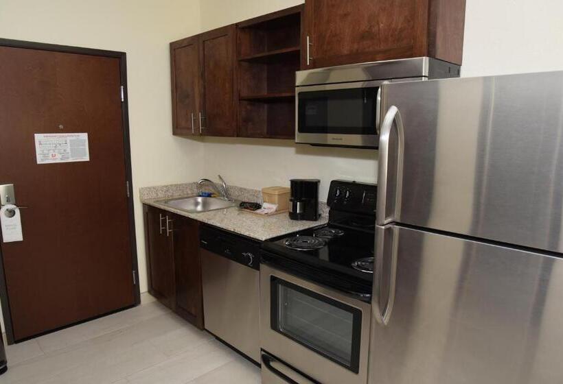 استودیوی استاندارد, Home Away Kitchen Suites Enid