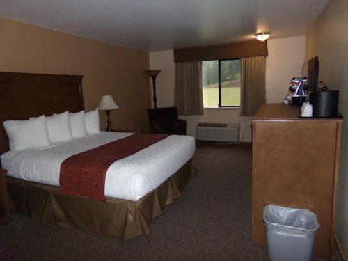 غرفة ديلوكس سرير ملكى, Cowlitz River Lodge