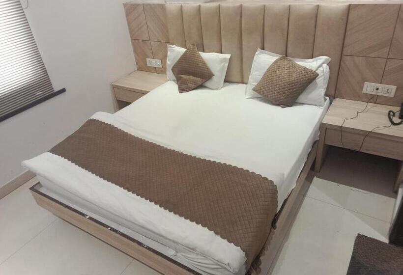 Номер Deluxe, Gurmehar