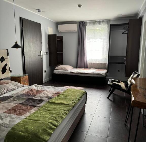 Quarto Triplo Deluxe, The One Apartments