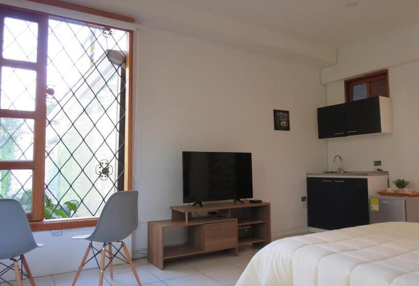 اتاق استاندارد سه نفره, Albore Hostel Pereira