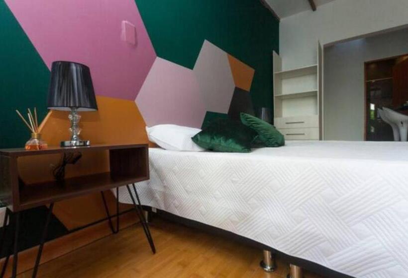 اتاق استاندارد سه تخته با بالکن, Albore Hostel Pereira