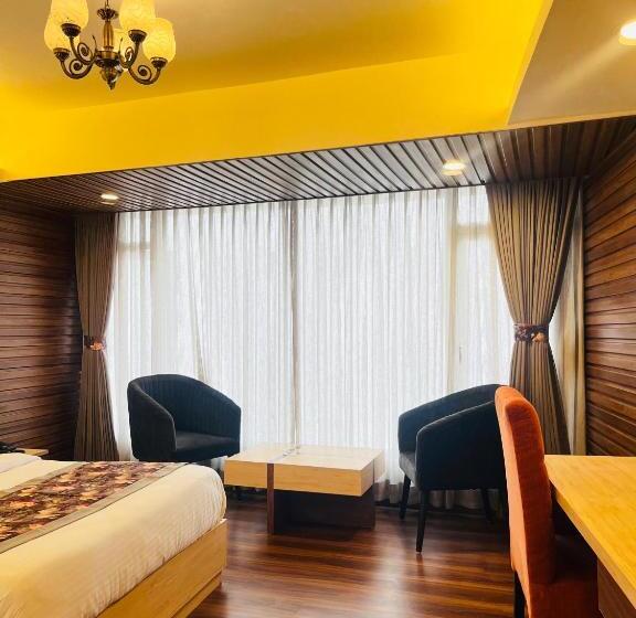 デラックスルーム, Grg Luxury Broadway Boutique Hotel At Prime Location Mall Road Darjelling Near Mahakaal Temple
