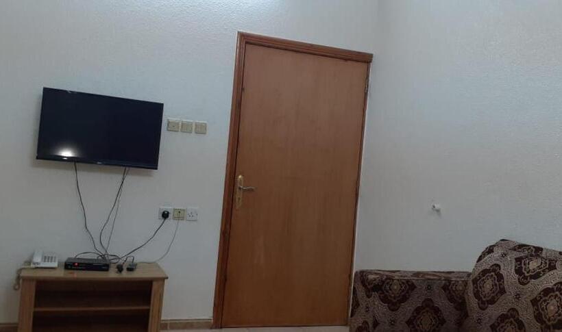 דירת שלושה חדרים, ليالي السامر للشقق المخدومة